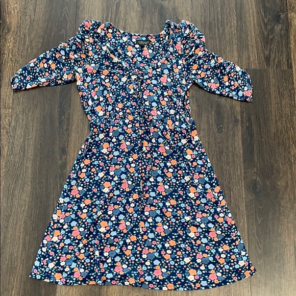 Dress - Picture 1 of 3